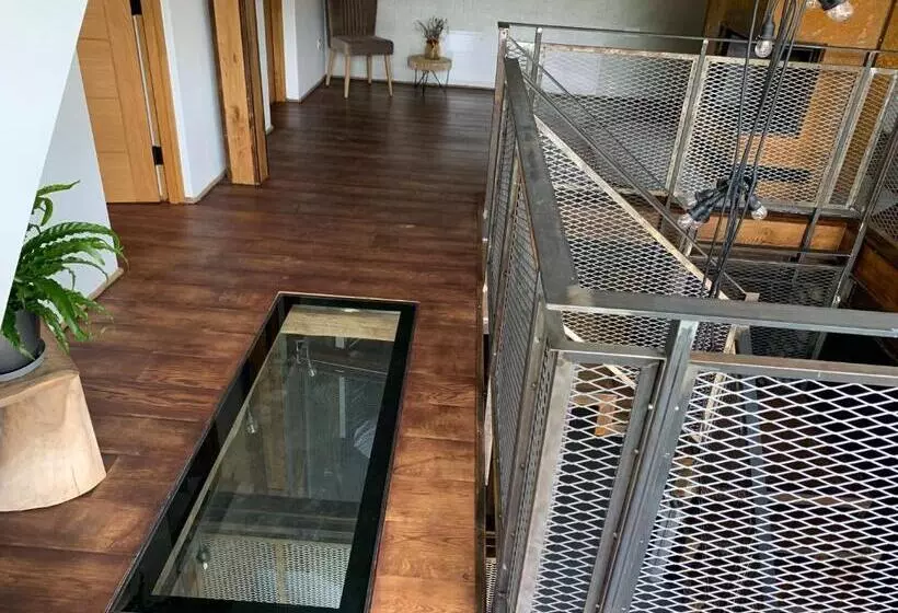 Majatalo Black House 88