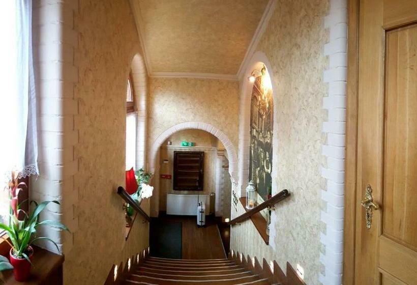 ペンション Pałacyk Chojnów