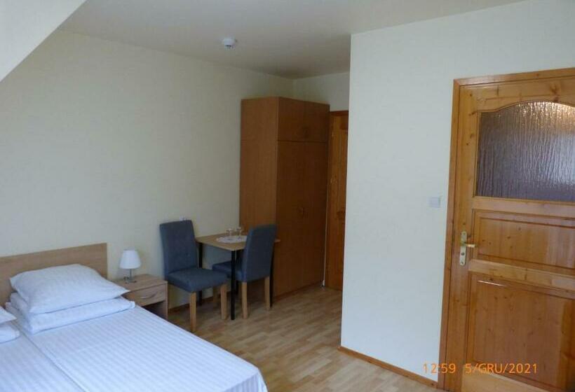 بنسيون Willa Roztoczanka