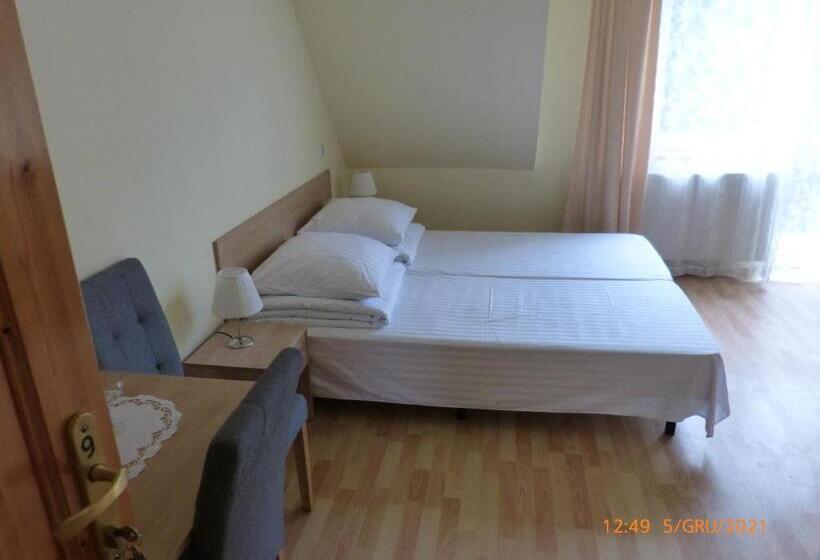 بنسيون Willa Roztoczanka