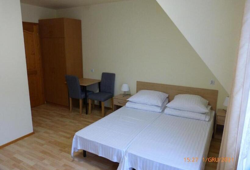 بنسيون Willa Roztoczanka