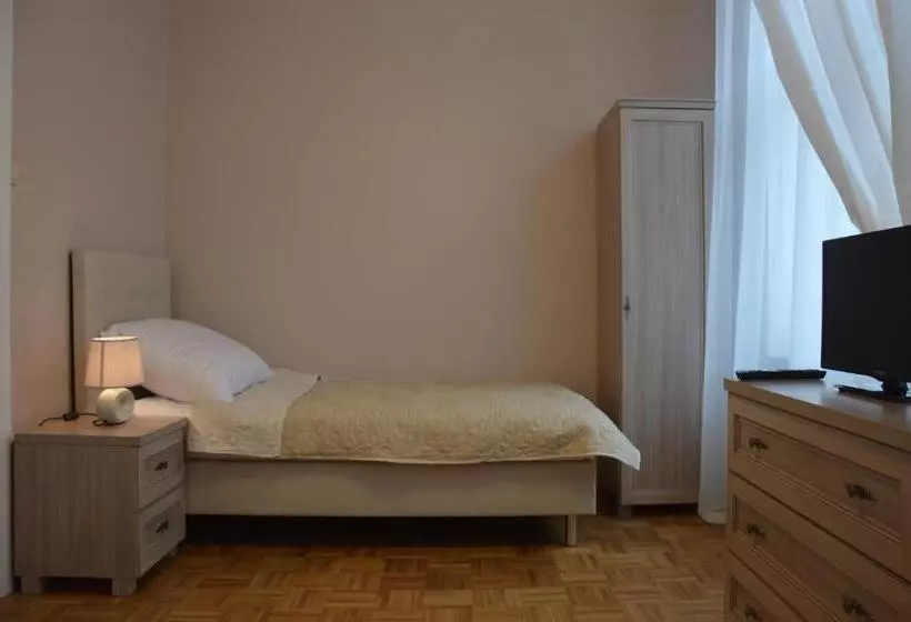 هاستل Ada Aparthouse
