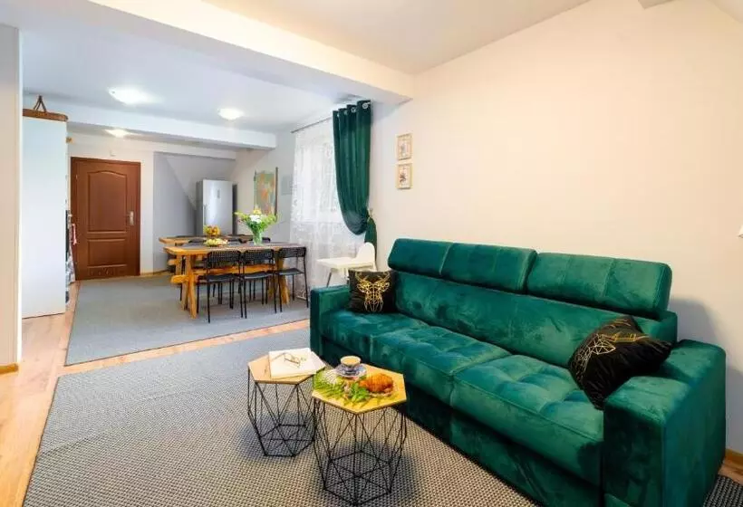 Aamiaismajoitus (B&B) Leśniczówka Pod śnieżką