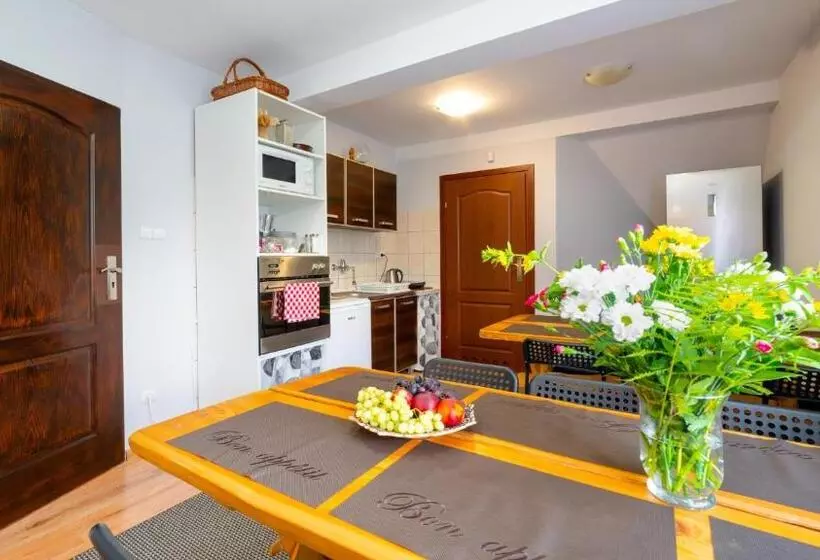 Aamiaismajoitus (B&B) Leśniczówka Pod śnieżką