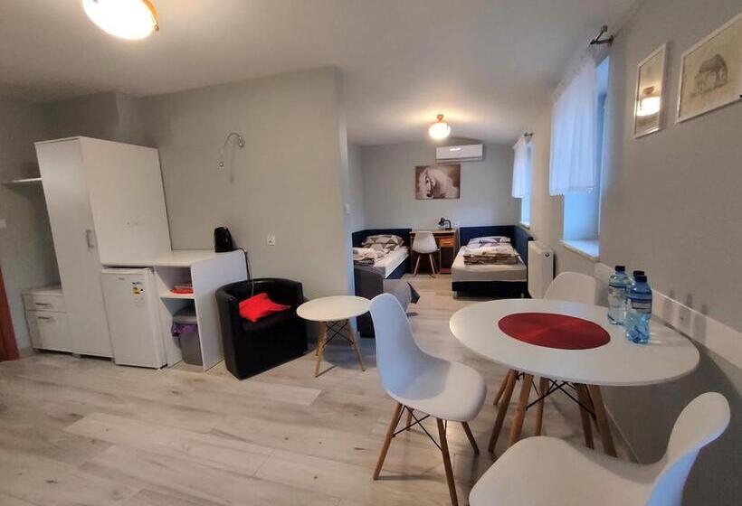 צימר Stajnia Pod Dębem