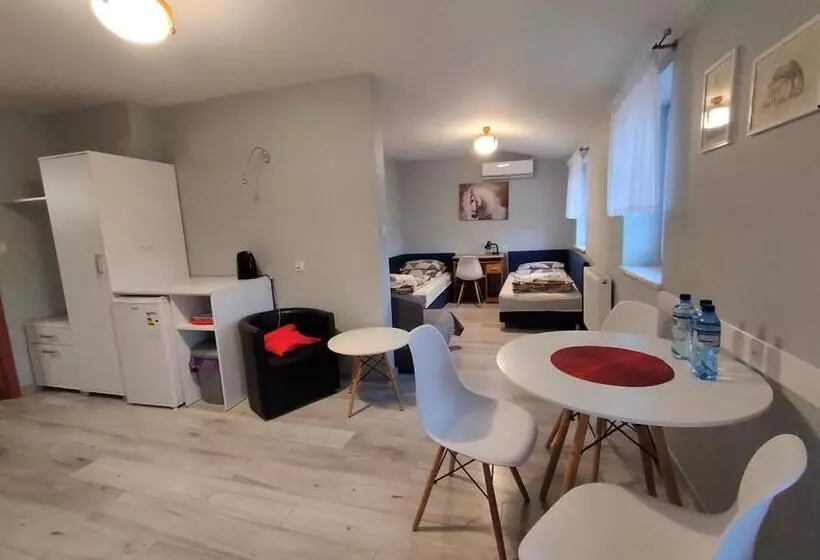 Aamiaismajoitus (B&B) Stajnia Pod Dębem