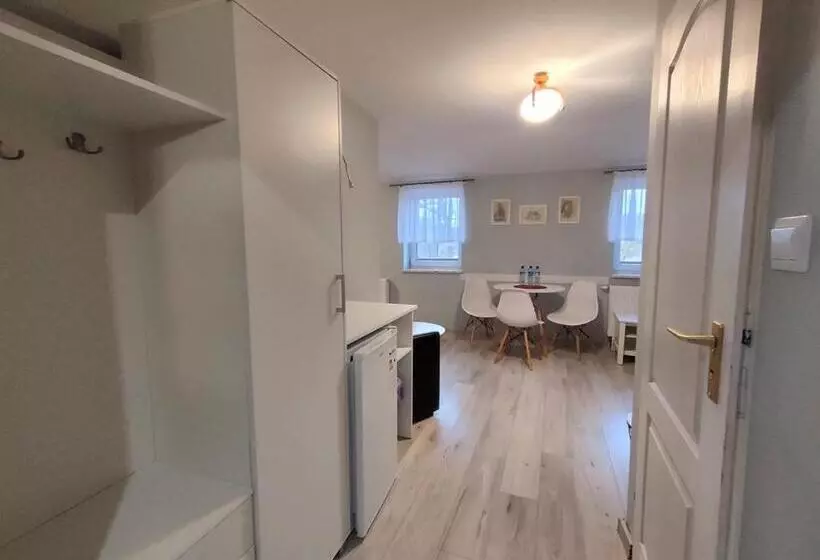 Aamiaismajoitus (B&B) Stajnia Pod Dębem