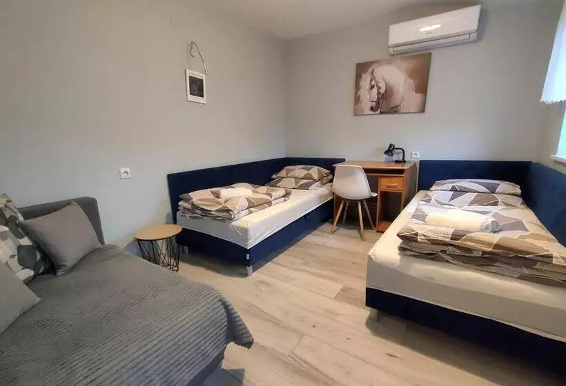 Aamiaismajoitus (B&B) Stajnia Pod Dębem