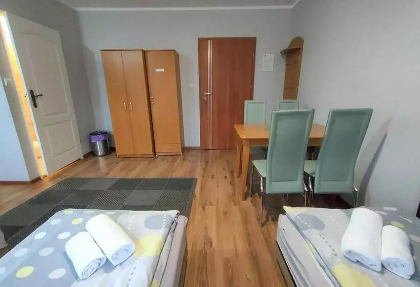 Aamiaismajoitus (B&B) Stajnia Pod Dębem