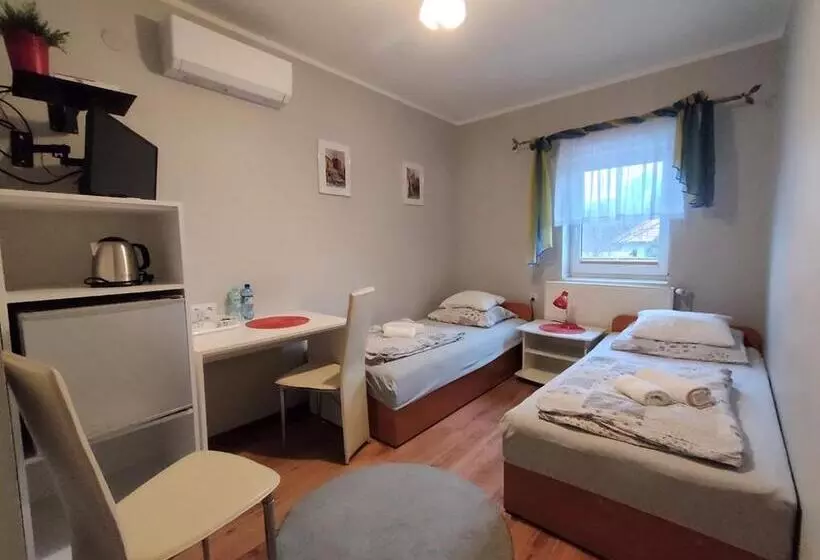 Aamiaismajoitus (B&B) Stajnia Pod Dębem