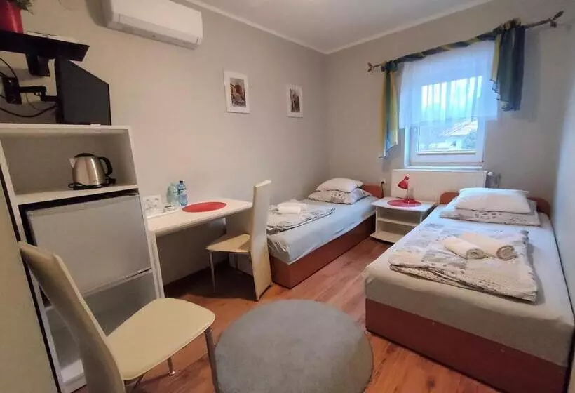 Aamiaismajoitus (B&B) Stajnia Pod Dębem