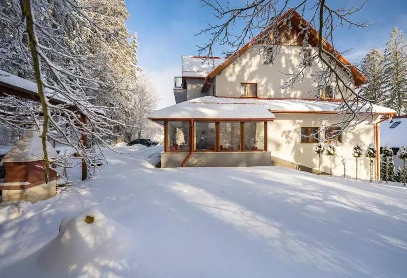 Aamiaismajoitus (B&B) Villa Obis