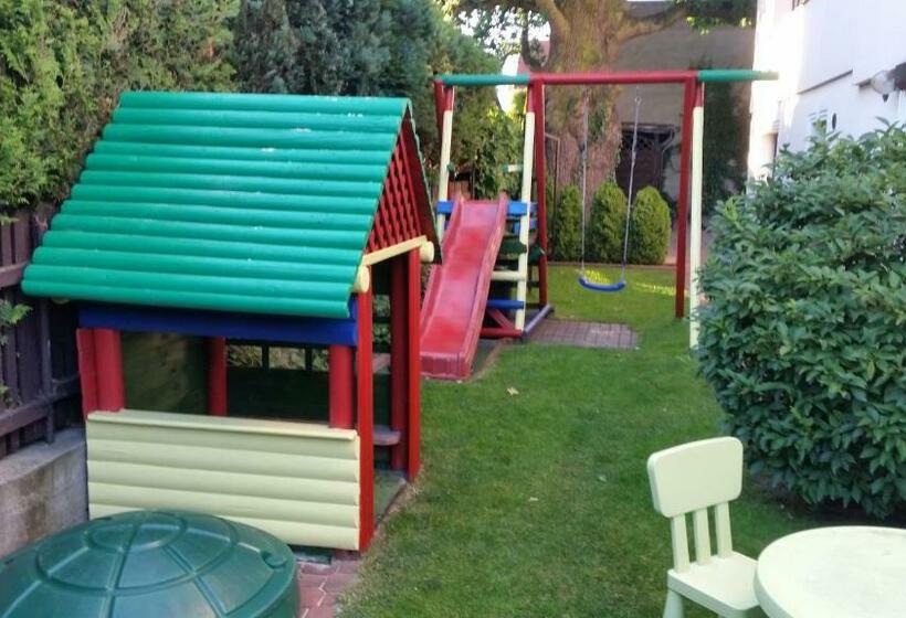 Aamiaismajoitus (B&B) Villa Pod Dębem