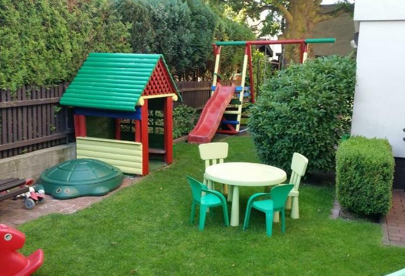 Aamiaismajoitus (B&B) Villa Pod Dębem