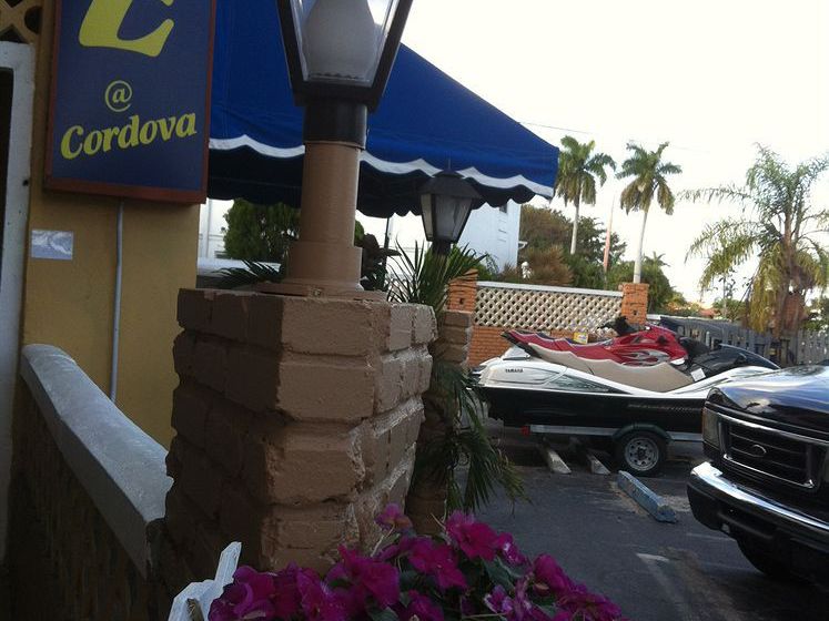 مبيت وإفطار Bridge At Cordova