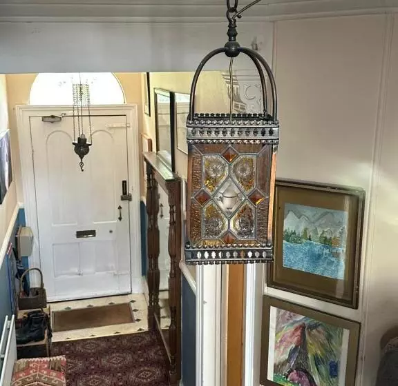 تختخواب و صبحانه Fitz House