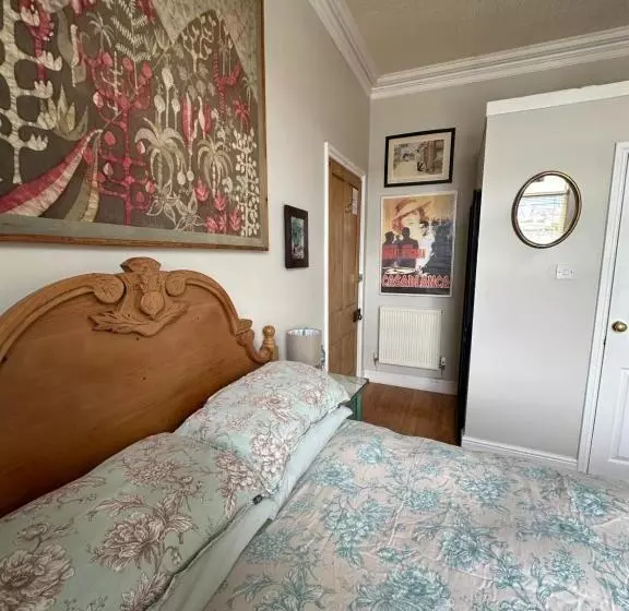 تختخواب و صبحانه Fitz House