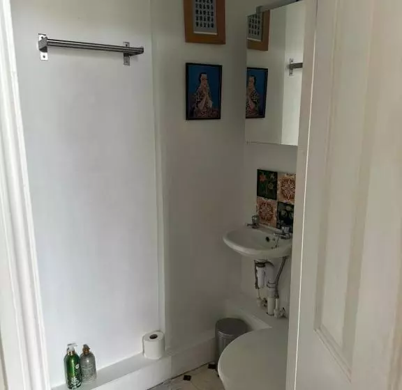 تختخواب و صبحانه Fitz House