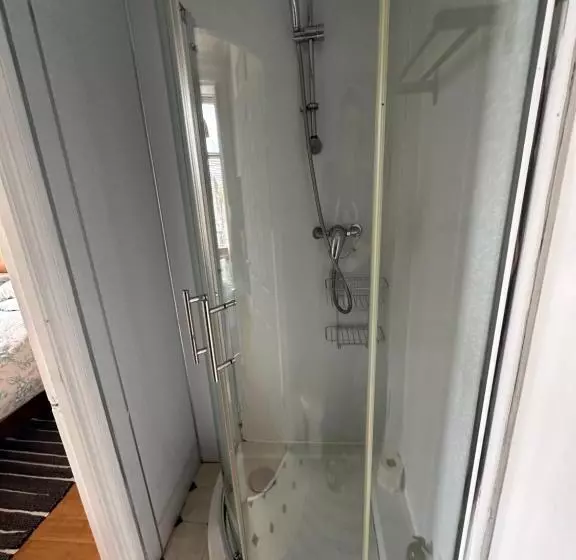 تختخواب و صبحانه Fitz House