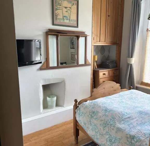 تختخواب و صبحانه Fitz House