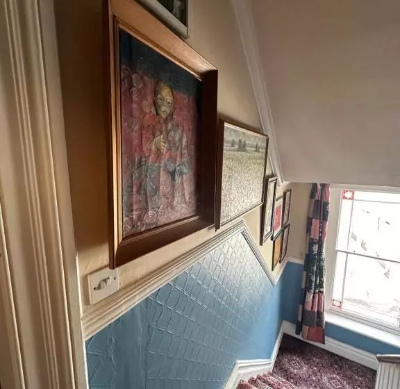 تختخواب و صبحانه Fitz House