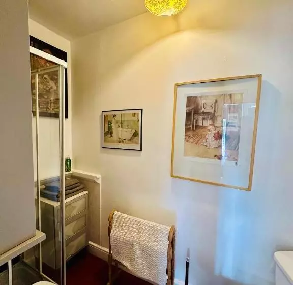 تختخواب و صبحانه Fitz House