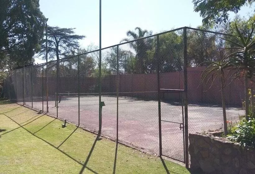 تختخواب و صبحانه Lourie Lodge