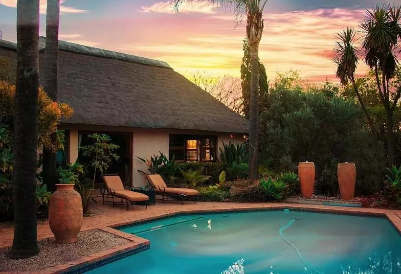 تختخواب و صبحانه Lourie Lodge