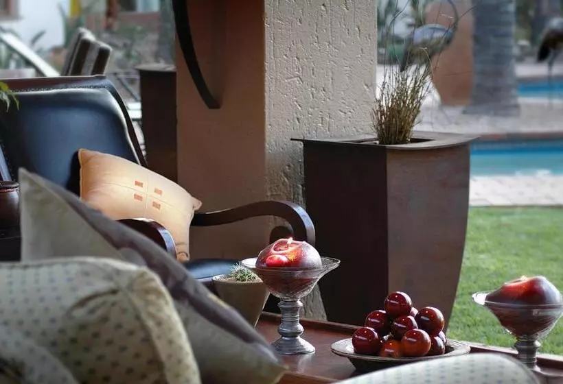 تختخواب و صبحانه Lourie Lodge