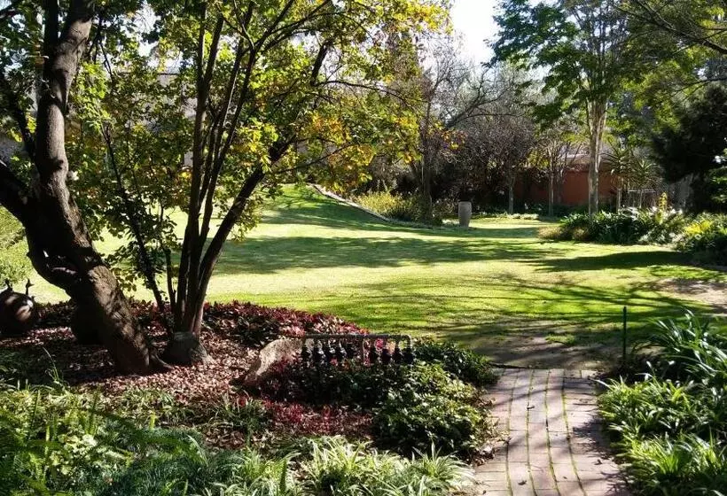 تختخواب و صبحانه Lourie Lodge