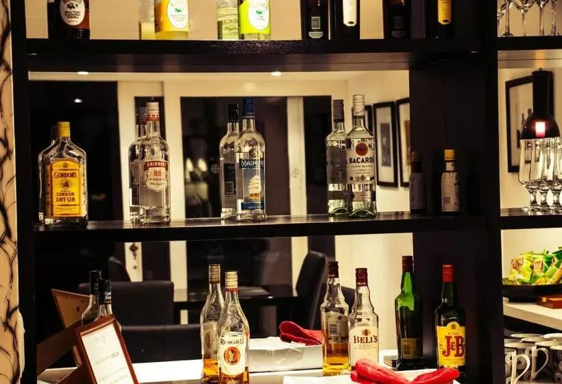 تختخواب و صبحانه Lourie Lodge