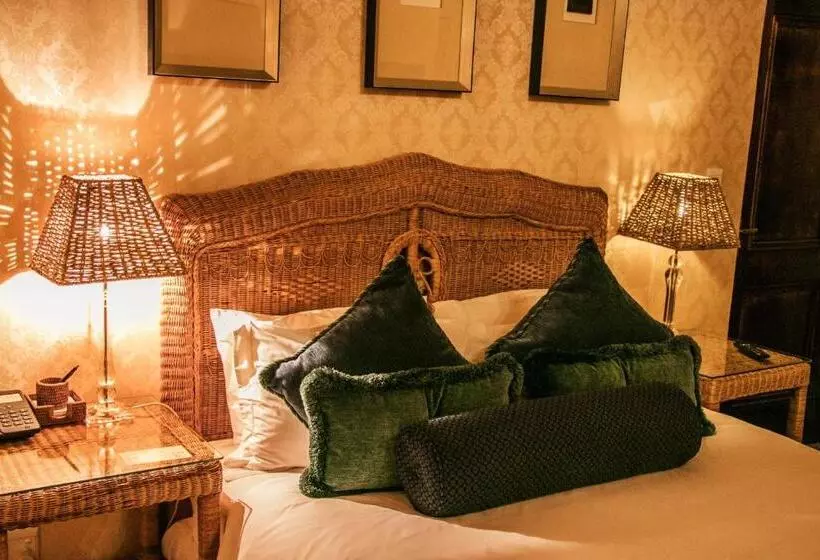 تختخواب و صبحانه Lourie Lodge