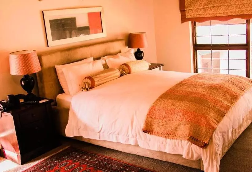 تختخواب و صبحانه Lourie Lodge