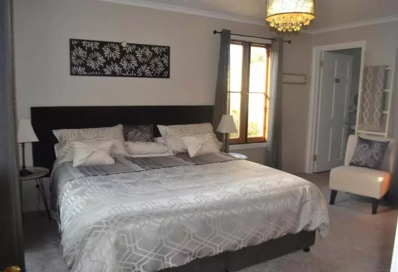 Mulberry Cottage Unique B&b Accommodation