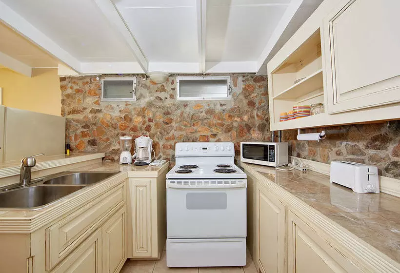 استراحتگاه Paradise Cove Cottages