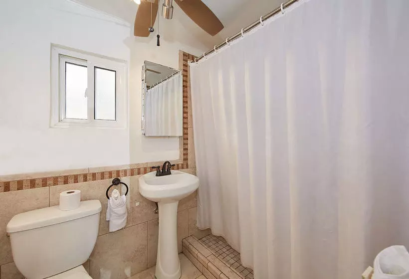 استراحتگاه Paradise Cove Cottages