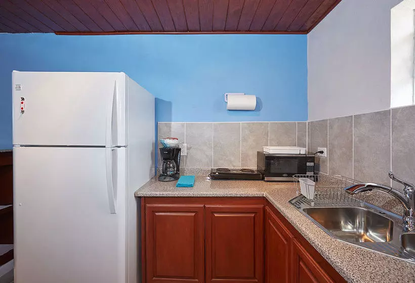 استراحتگاه Paradise Cove Cottages