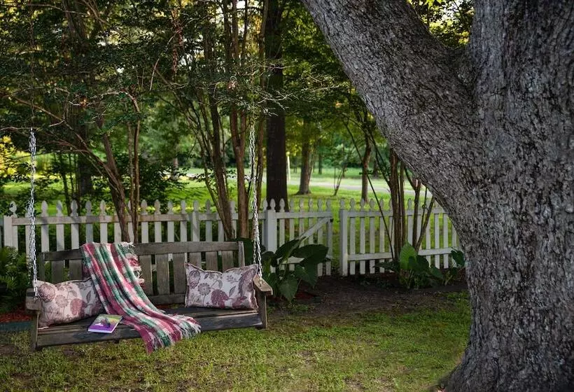 White Oak Manor Bed And Breakfast