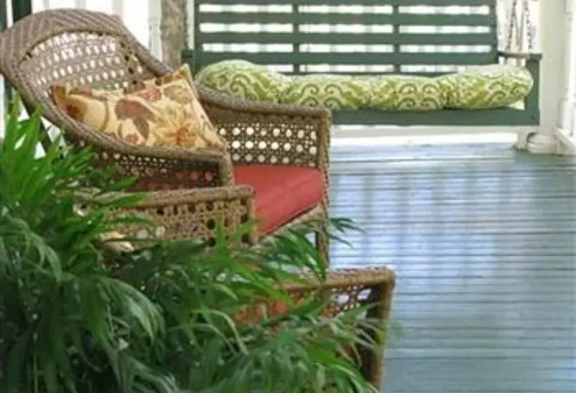 White Oak Manor Bed And Breakfast