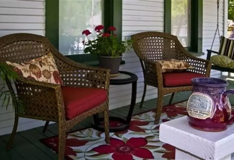 White Oak Manor Bed And Breakfast