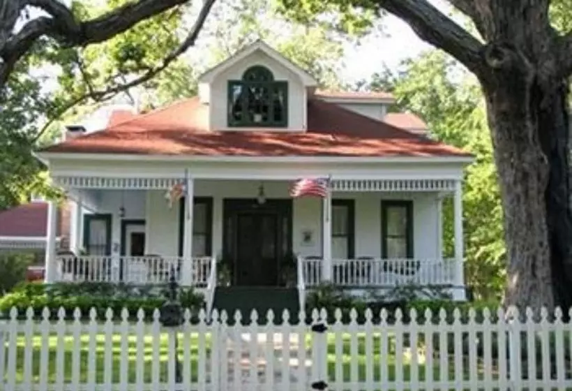 White Oak Manor Bed And Breakfast