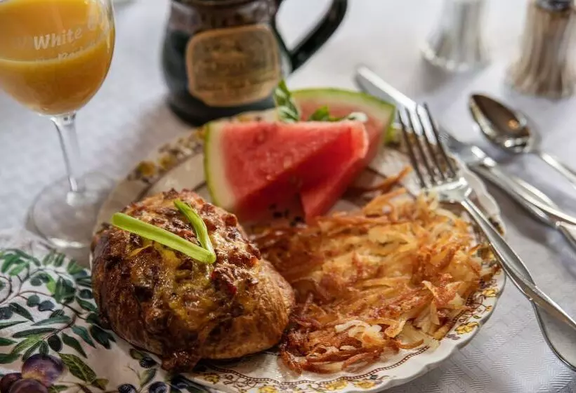 White Oak Manor Bed And Breakfast