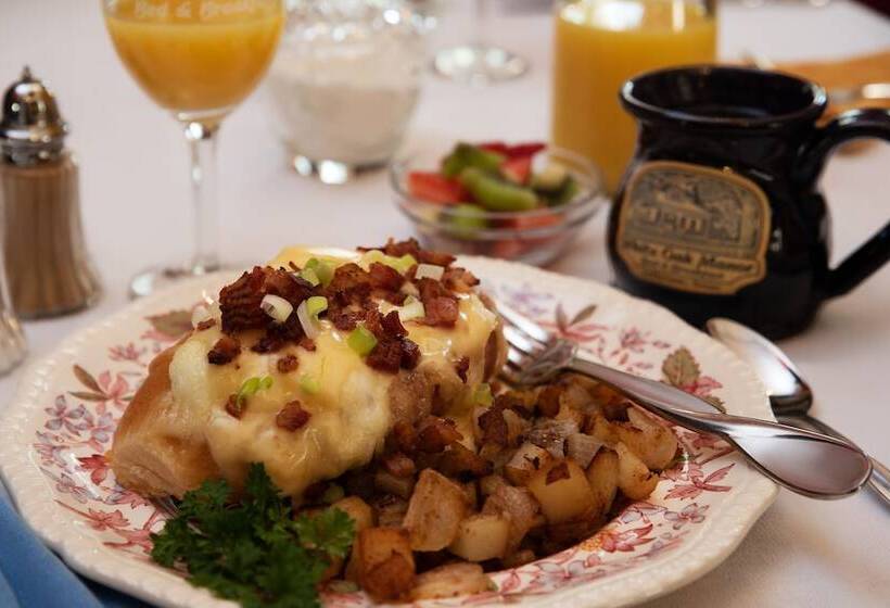 White Oak Manor Bed And Breakfast