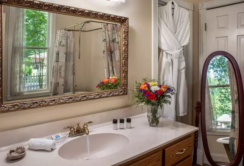 White Oak Manor Bed And Breakfast