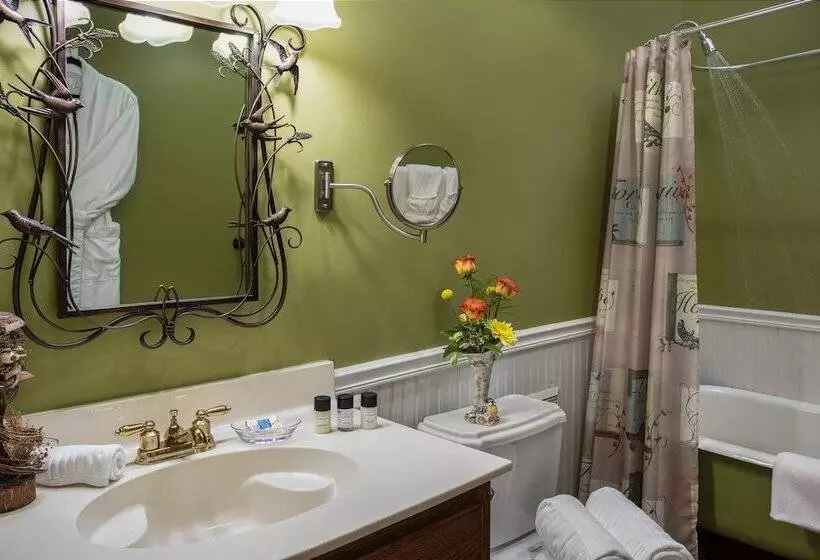 White Oak Manor Bed And Breakfast