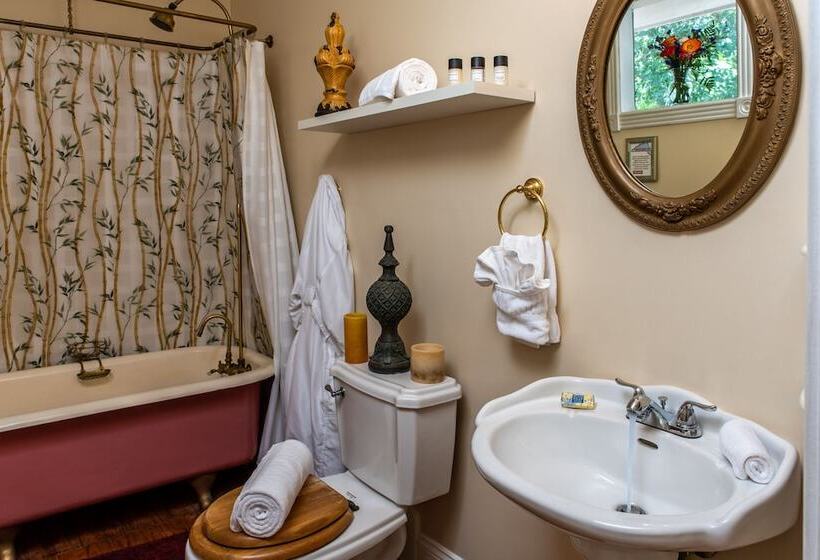 White Oak Manor Bed And Breakfast