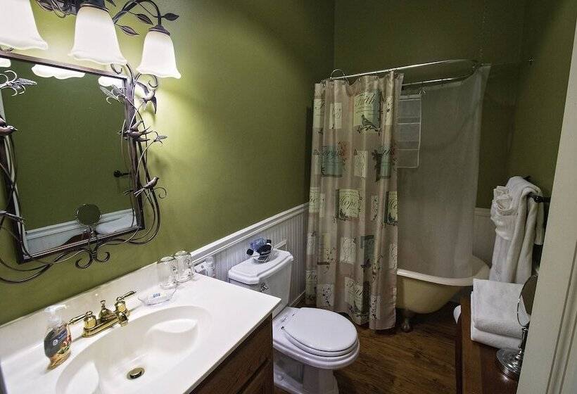 White Oak Manor Bed And Breakfast