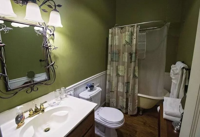 White Oak Manor Bed And Breakfast