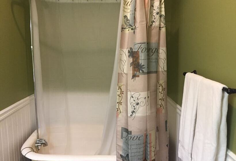 White Oak Manor Bed And Breakfast