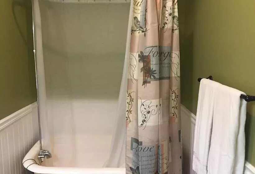 White Oak Manor Bed And Breakfast